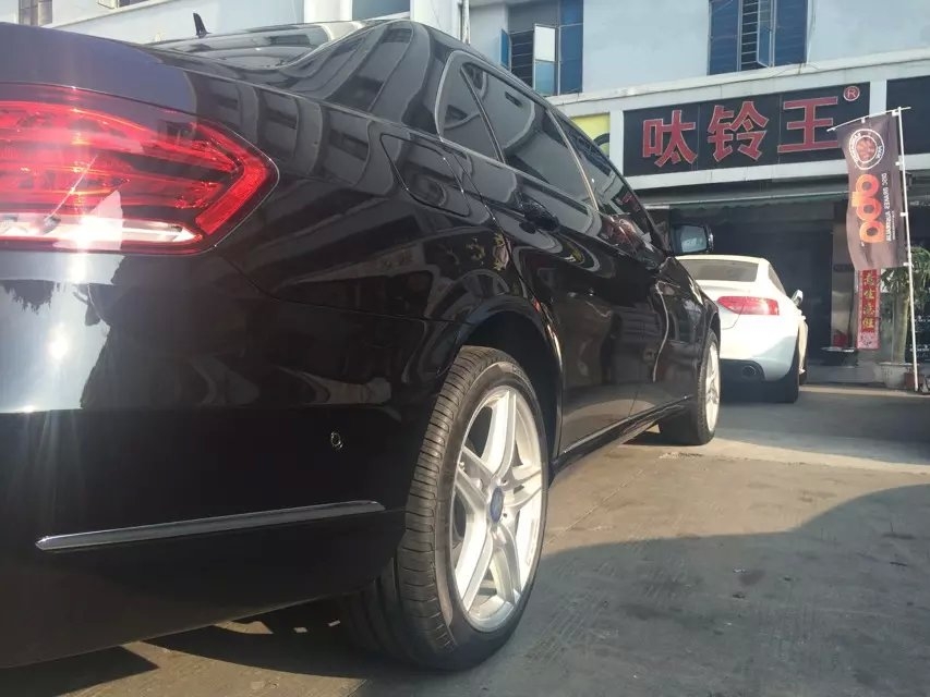 車主剛提的新車，更換奔馳原裝18寸。謝謝老板支持（呔鈴?fù)?、只做正品輪轂?/></div>

<div   class=