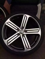 新車拆下：高爾夫七代R 19寸鈴胎一套