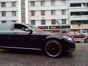 奔馳S，裝20寸