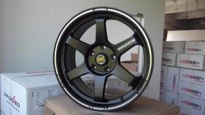 經(jīng)典TE37 17*7.5+路馳凌輪胎完美裝車現(xiàn)代朗動