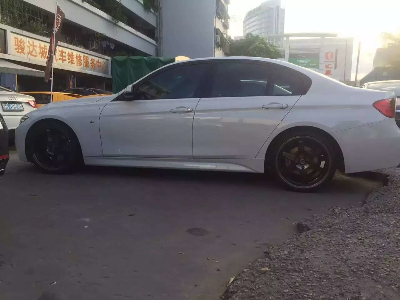 TE37．19寸，裝寶馬。