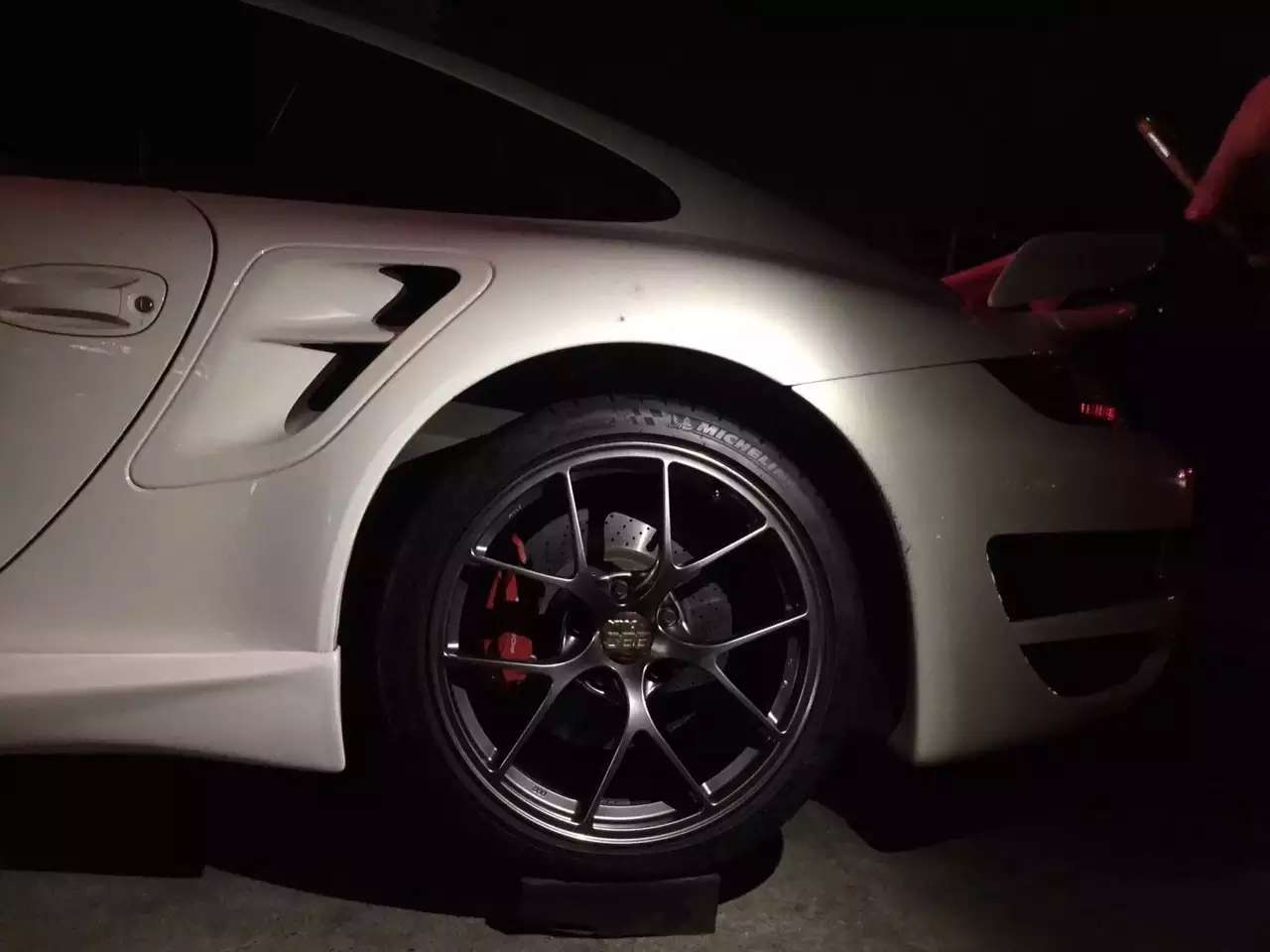 BBS．裝保時(shí)捷、半夜搞定，不容易！辛苦辛苦！