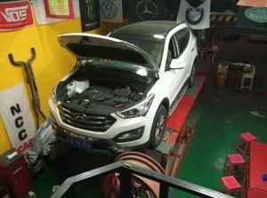 深夜加班 排隊養(yǎng)護 現代新款勝達HKS保養(yǎng)中