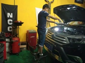 深夜豐田漢蘭達 HKS 養(yǎng)護中