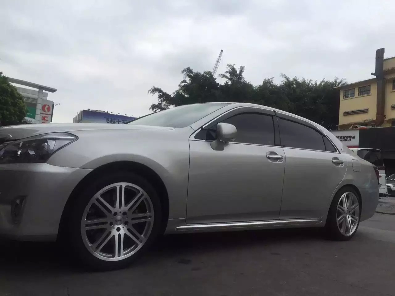 皇冠 裝19寸 TOM'S
