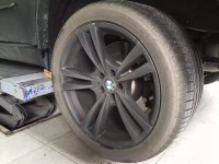 X5M．20寸，車主自己噴了黑色．6千公里拆下．要的速度！