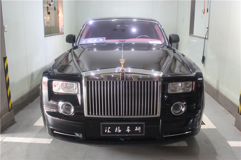 長沙透明膜實(shí)體店 勞斯萊斯幻影限量版施工美國頂級PTF透明保護(hù)膜