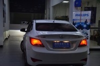 北京現(xiàn)代瑞納汽車燈光改裝升級Q5雙光透鏡氙氣燈