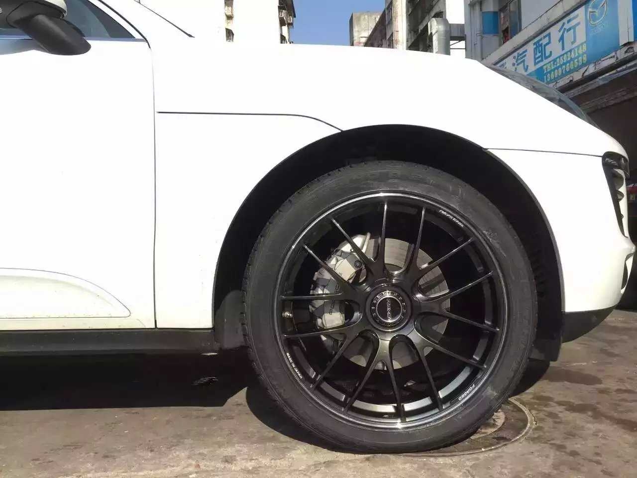 21寸 RAYS．G27 裝Macan、效果給力！