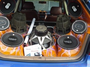 億豐行汽車(chē)影音&汽車(chē)音響為什么加裝超低音？