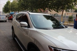 石家莊汽車貼膜價(jià)格龍膜汽車太陽(yáng)膜日產(chǎn)奇駿龍膜汽車隔熱膜授權(quán)店