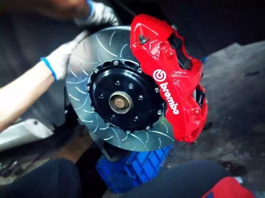 高爾夫R改裝進口Brembo剎車盤卡鉗套裝 NEUSPEED高亮銀輪毅