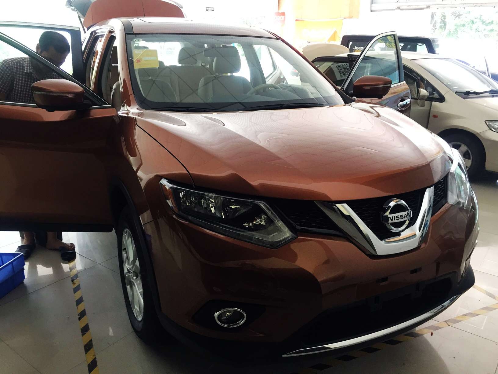 佛山途歌汽車影音：日產(chǎn)奇駿全車LK金衛(wèi)士隔音+3M材料吸音棉