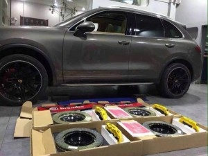 大連德利汽車(chē)改裝保時(shí)捷卡宴改裝brembo剎車(chē)套件