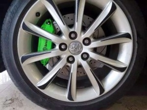 銳志升級(jí)改裝意大利brembo前六后四剎車套裝裝車圖