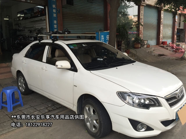 2013款豐田花冠安裝拓樂車頂行李架及自行車搭載架裝車實(shí)拍