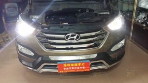 ????現(xiàn)代新勝達車燈升級方案氙氣大燈改裝Q5雙光透鏡+松下安定