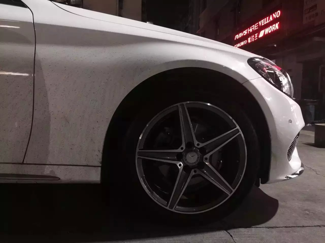 奔馳C200、裝18寸 AMG！