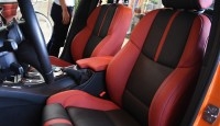 宝马320红黑经典内饰改装 真皮座椅门板