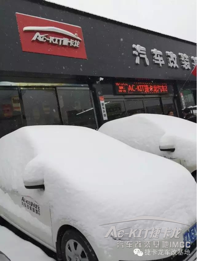 捷卡龍人也太有才了！這雪人堆得也太養(yǎng)眼了吧！