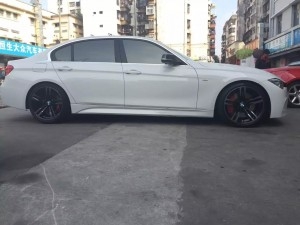 寶馬，裝 M4 原裝 鍛造 19寸！