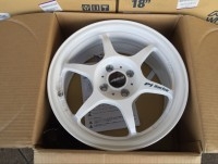 來(lái)自日本知名改裝品牌buddy club，經(jīng)典P1 Racing款式