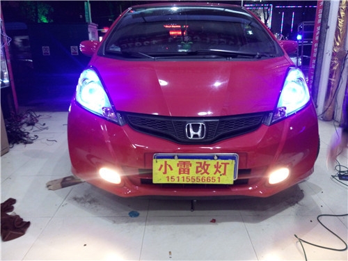 郴州本田飛度改裝Q5雙光透鏡作業(yè)，實(shí)現(xiàn)四遠(yuǎn)兩近燈光的超級效果