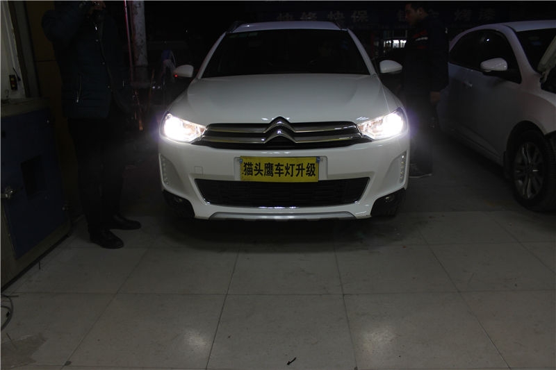 雪鐵龍C3-XR改燈Q5小糸透鏡配超亮氙燈1680元即可升級比奧迪Q5大燈還要亮