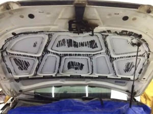 【武漢松杉汽車音響改裝店】汽車引擎蓋也需要保護(hù)嗎？你造嗎