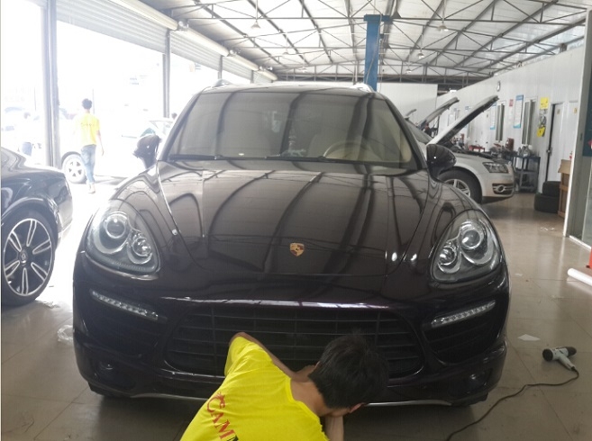 成都保時(shí)捷卡宴貼車身犀牛皮透明保護(hù)膜