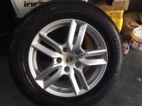 新款 卡宴 新車拆下一套： 18寸