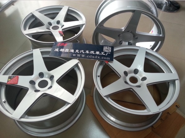 成都鑫迪克汽車改裝保時(shí)捷卡宴BC鍛造輪轂，TURBO大包圍大嘴