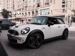 寶馬MINI 升級(jí)17寸輪轂輪胎
