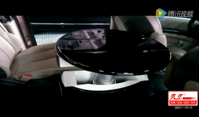 超實(shí)用汽車商務(wù)車房車電動(dòng)桌扶手箱改裝