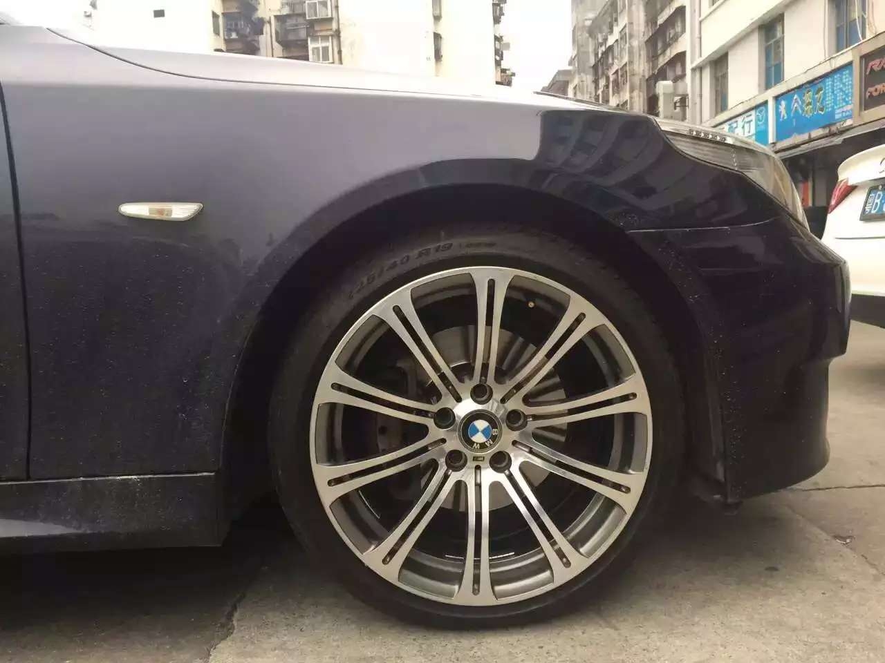 寶馬，換原裝 19寸  效果不錯！