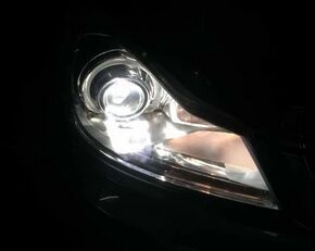 奔馳c仔大燈升級(jí)Q5雙光透鏡     深圳光速車(chē)改改燈
