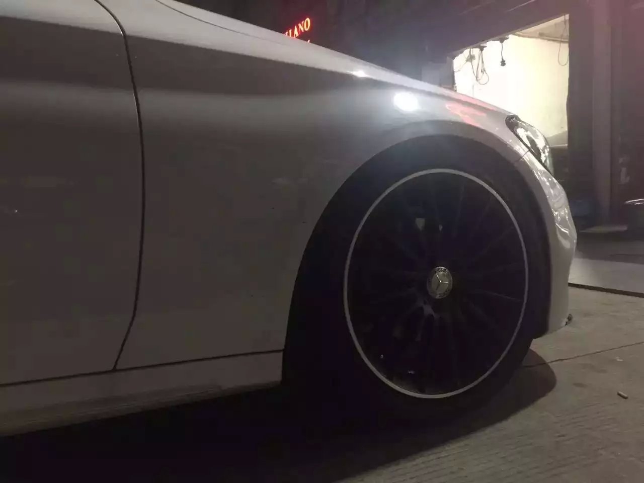 奔馳 ，裝原裝 19寸 AMG ！ 完工