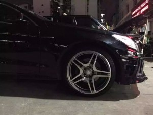 奔馳 ，裝原裝 AMG  19寸 ！效果給力