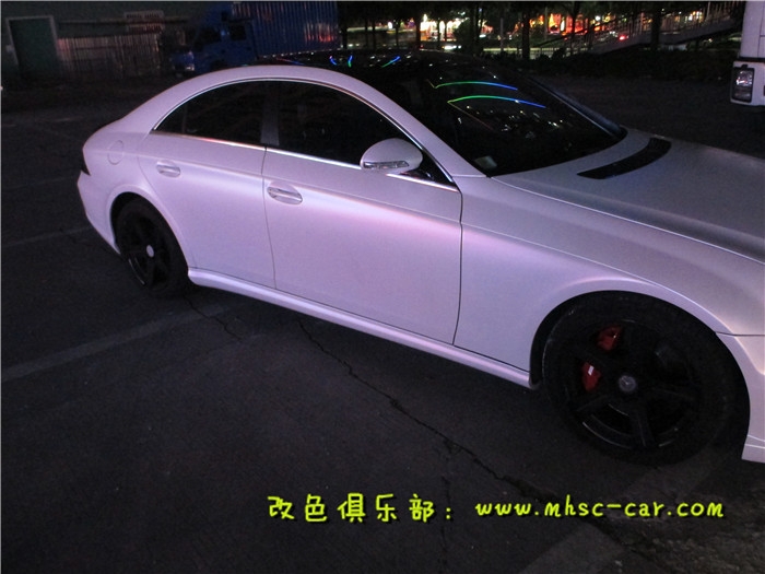 奔馳CLSAMG原車黑色貼膜改色施工德國PWF電光金屬白
