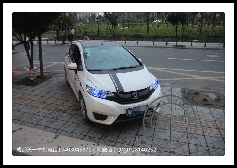 成都新飛度車燈改裝Q5雙光透鏡LED惡魔眼日行燈