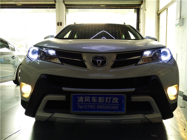 豐田RAV4車燈升級 Q5雙氙透鏡改裝 LED寶馬光導(dǎo)天使眼改裝——清風(fēng)車影燈改
