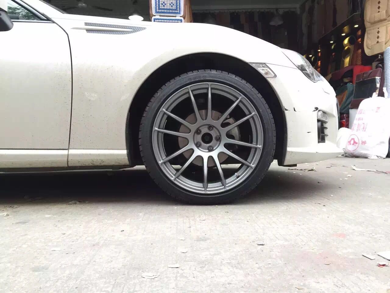 斯巴魯BRZ升級(jí)18寸OZ款輪轂