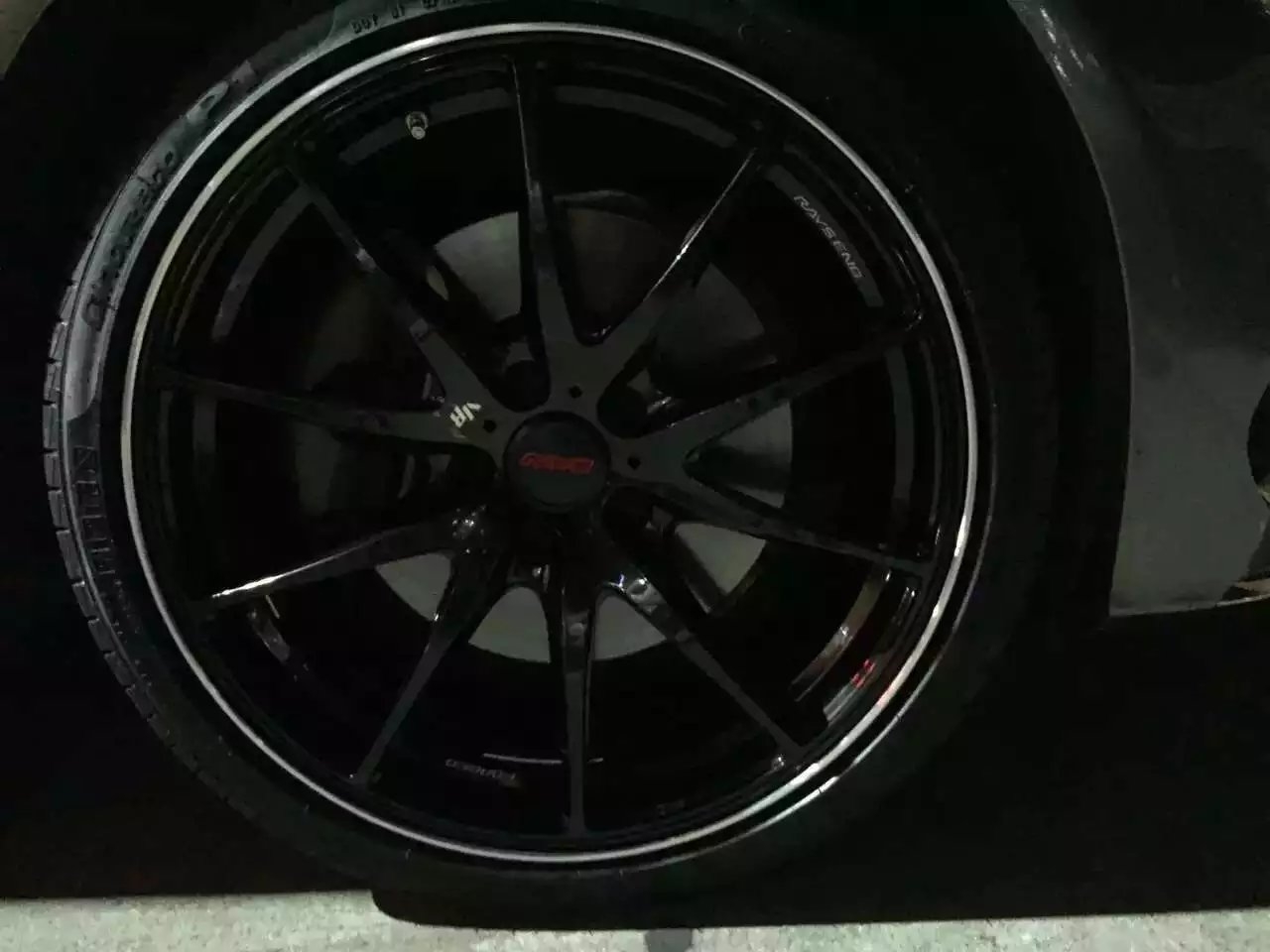奔馳 C260 升級(jí) 19寸 RAYS G25