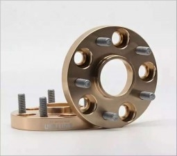 輪距加寬，唯有縱天。