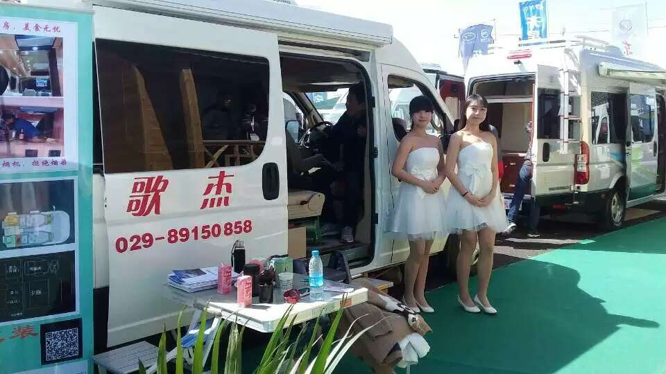 開(kāi)著房車(chē)去旅游