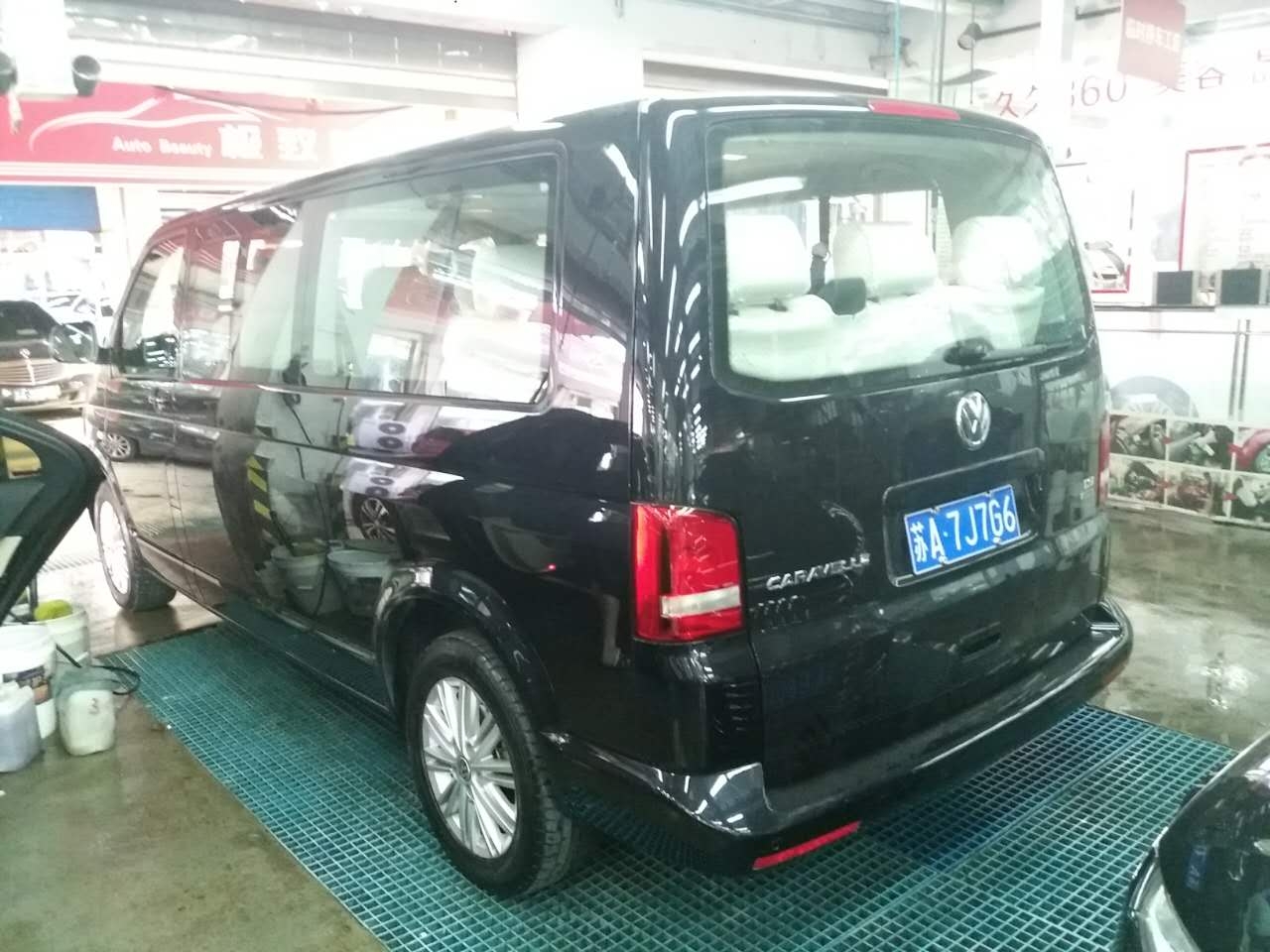 大眾凱路威商務(wù)車內(nèi)飾改裝