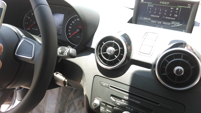 奧迪A1原車屏升級導(dǎo)航加裝行車記錄儀