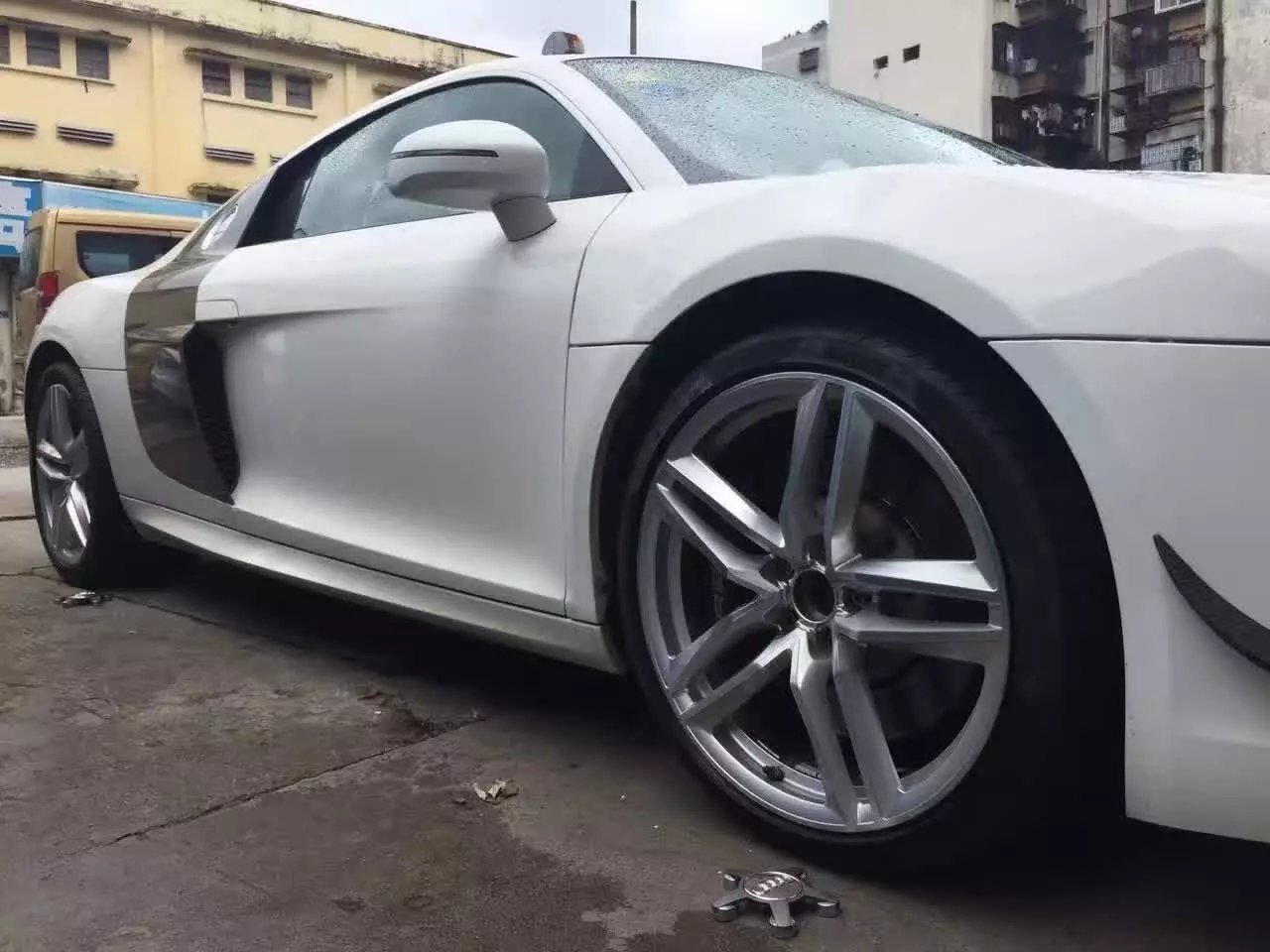 奧迪 R8 ，裝原裝 完工！