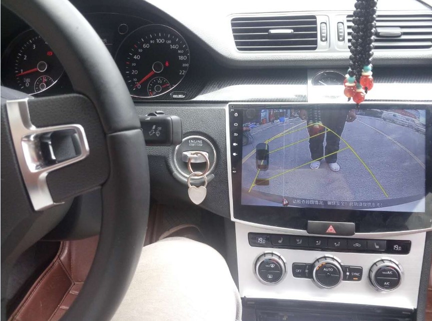 大眾邁騰換10.2寸大屏導(dǎo)航加裝翻標(biāo)攝像頭