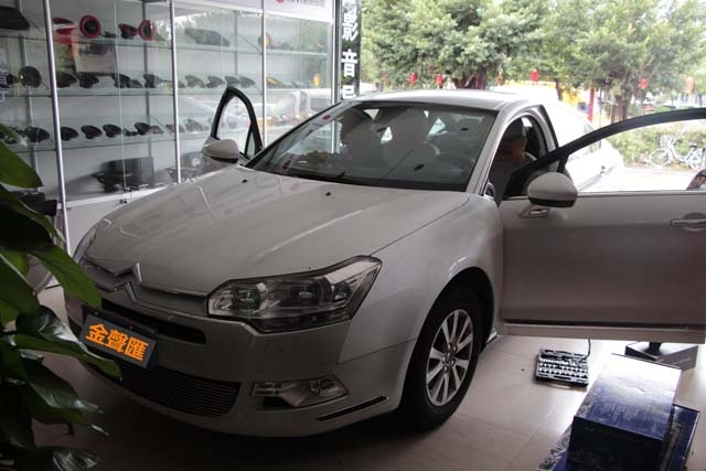 【廣州金聲匯】雪鐵龍C5升級(jí)惠威汽車音響——締造不變的浪漫